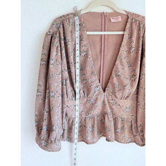 Showpo. Never As Easy V Neck 3/4 Puff Sleeve Cropped Floral Blouse in Taupe Pink - Picture 8 of 11